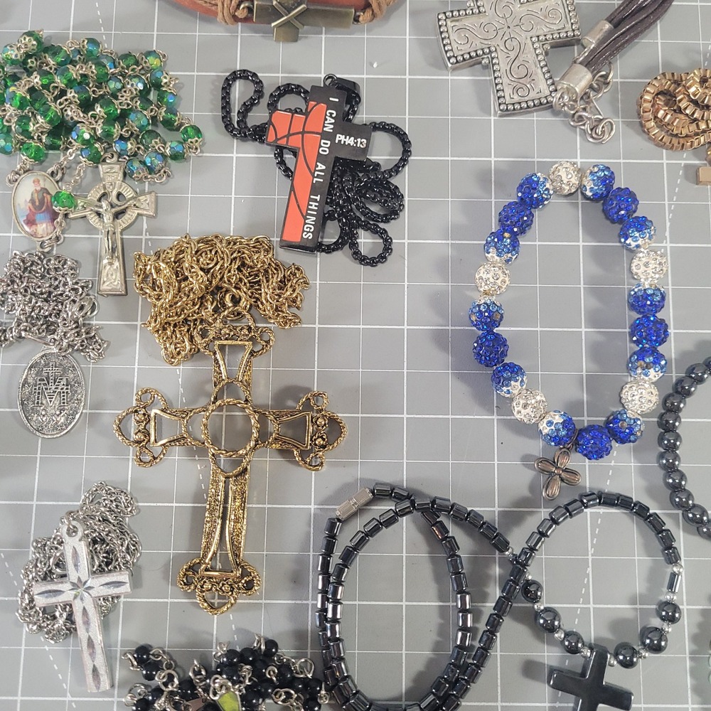 Religious Jewelry Lot 20+ Cross Necklaces Bracelets Rosaries Catholic Christian - Picture 7 of 11